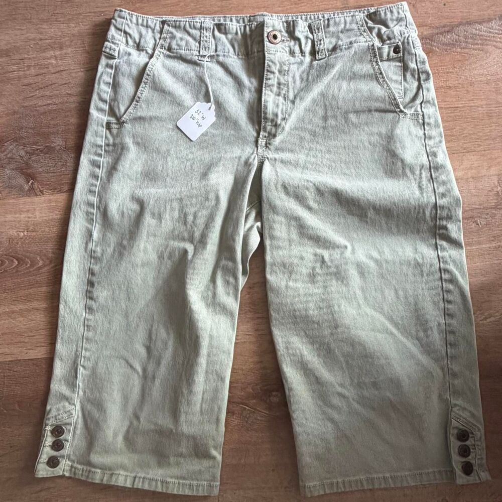 Jeanstar Retro Button Details Pastel Green Corduroy Capris